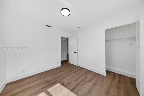 Снять в аренду виллу или дом в Помпано-Бич, Флорида 2 спальни, 60.39м2, № 1988994 - фото 17