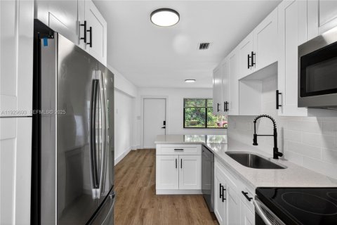 Снять в аренду виллу или дом в Помпано-Бич, Флорида 2 спальни, 60.39м2, № 1988994 - фото 10