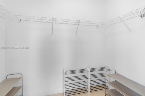 Condo in Sunny Isles Beach, Florida, 2 bedrooms  № 1862889 - photo 12