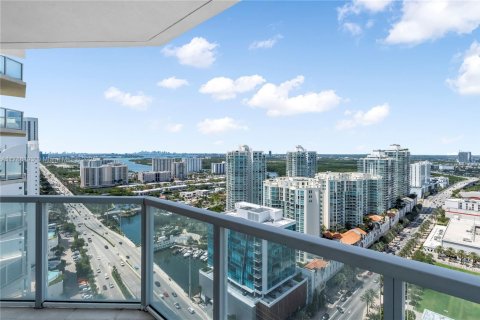 Condo in Sunny Isles Beach, Florida, 2 bedrooms  № 1862889 - photo 15