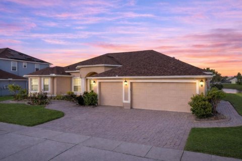 Casa en Kissimmee, Florida 4 dormitorios, 390 m2 № 2101988
