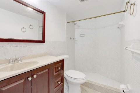 Condo in North Miami, Florida, 2 bedrooms № 2185887 - photo 8