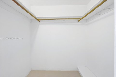 Condo in North Miami, Florida, 2 bedrooms № 2185887 - photo 9