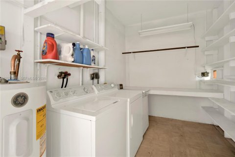 Villa ou maison à vendre à Pinecrest, Floride: 4 chambres, 278.89 m2 № 2084856 - photo 11