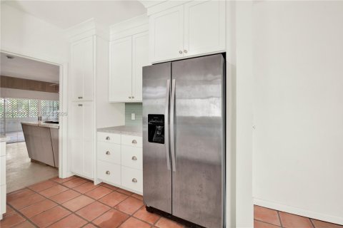 Villa ou maison à vendre à Pinecrest, Floride: 4 chambres, 278.89 m2 № 2084856 - photo 17