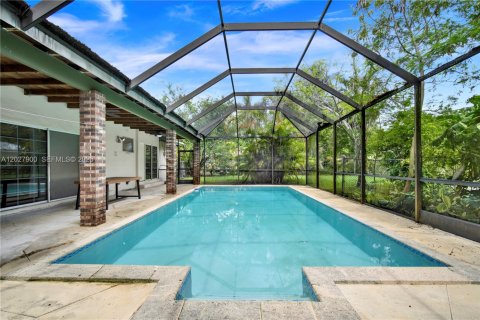 Villa ou maison à vendre à Pinecrest, Floride: 4 chambres, 278.89 m2 № 2084856 - photo 15