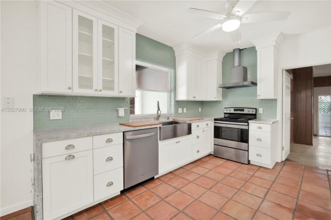 Villa ou maison à vendre à Pinecrest, Floride: 4 chambres, 278.89 m2 № 2084856 - photo 6
