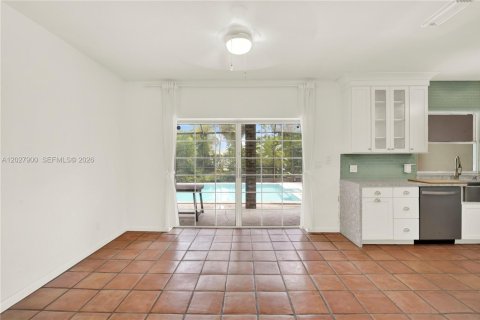 Villa ou maison à vendre à Pinecrest, Floride: 4 chambres, 278.89 m2 № 2084856 - photo 13