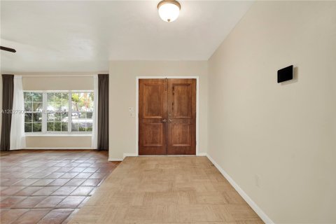 Villa ou maison à vendre à Pinecrest, Floride: 4 chambres, 278.89 m2 № 2084856 - photo 3