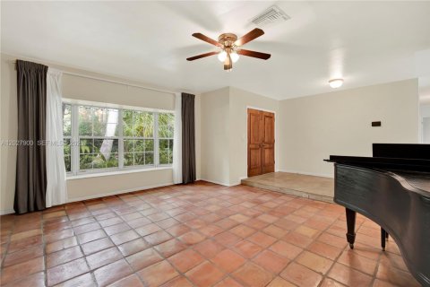 Villa ou maison à vendre à Pinecrest, Floride: 4 chambres, 278.89 m2 № 2084856 - photo 4