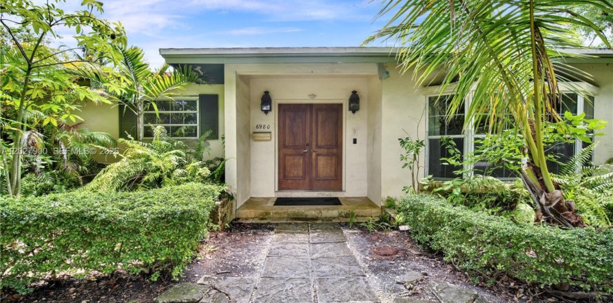 Villa ou maison à Pinecrest, Floride 4 chambres, 278.89 m2 № 2084856