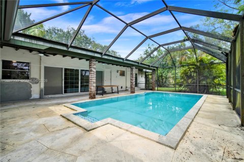 Villa ou maison à vendre à Pinecrest, Floride: 4 chambres, 278.89 m2 № 2084856 - photo 25