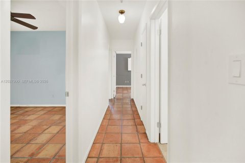 Villa ou maison à vendre à Pinecrest, Floride: 4 chambres, 278.89 m2 № 2084856 - photo 18