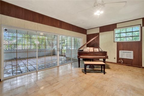 Villa ou maison à vendre à Pinecrest, Floride: 4 chambres, 278.89 m2 № 2084856 - photo 8