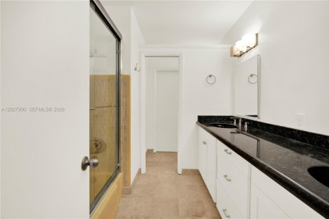 Villa ou maison à vendre à Pinecrest, Floride: 4 chambres, 278.89 m2 № 2084856 - photo 21