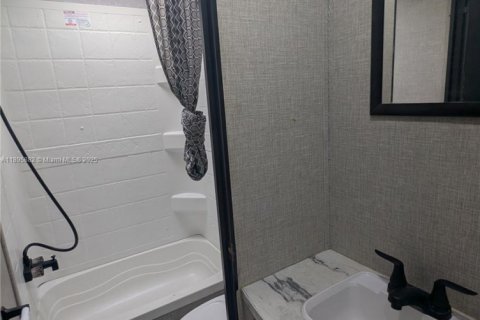 Apartment in Miami, Florida 1 bedroom, 245.26 sq.m. № 1948003 - photo 3