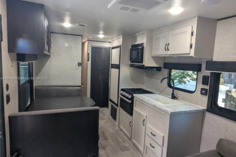 Apartment in Miami, Florida 1 bedroom, 245.26 sq.m. № 1948003 - photo 4