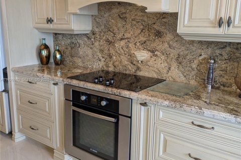 Condo in Hallandale Beach, Florida, 2 bedrooms № 1989882 - photo 13