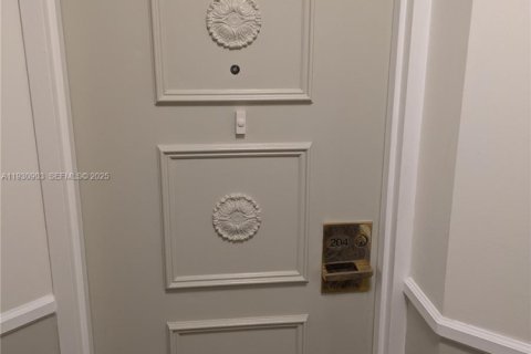 Condo in Hallandale Beach, Florida, 2 bedrooms № 1989882 - photo 2