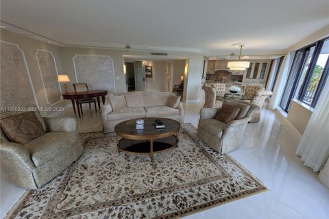 Condo in Hallandale Beach, Florida, 2 bedrooms № 1989882 - photo 8