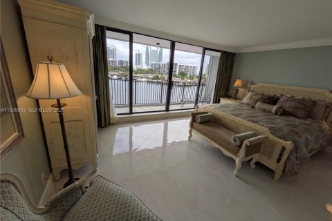 Condo in Hallandale Beach, Florida, 2 bedrooms № 1989882 - photo 18