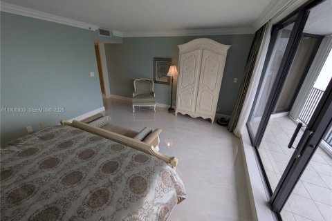 Condo in Hallandale Beach, Florida, 2 bedrooms № 1989882 - photo 19