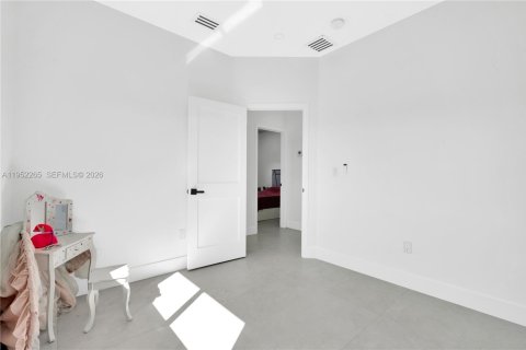 Casa en alquiler en Miami, Florida, 5 dormitorios, 293.48 m2 № 2007821 - foto 30
