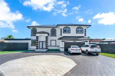 Casa en alquiler en Miami, Florida, 5 dormitorios, 293.48 m2 № 2007821 - foto 4