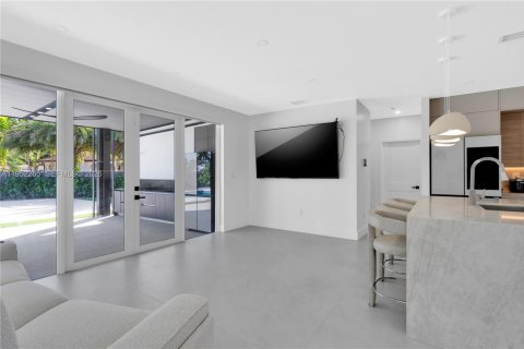 Casa en alquiler en Miami, Florida, 5 dormitorios, 293.48 m2 № 2007821 - foto 15