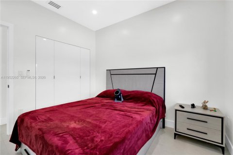 Casa en alquiler en Miami, Florida, 5 dormitorios, 293.48 m2 № 2007821 - foto 27