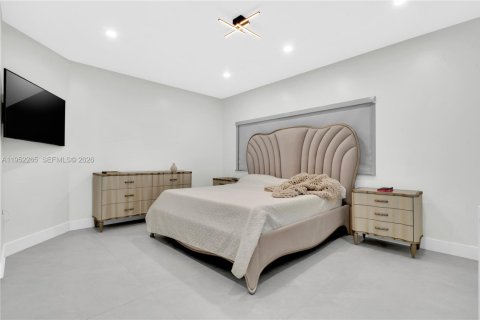 Casa en alquiler en Miami, Florida, 5 dormitorios, 293.48 m2 № 2007821 - foto 22