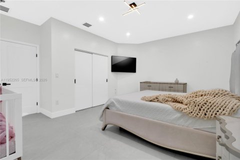 Casa en alquiler en Miami, Florida, 5 dormitorios, 293.48 m2 № 2007821 - foto 23