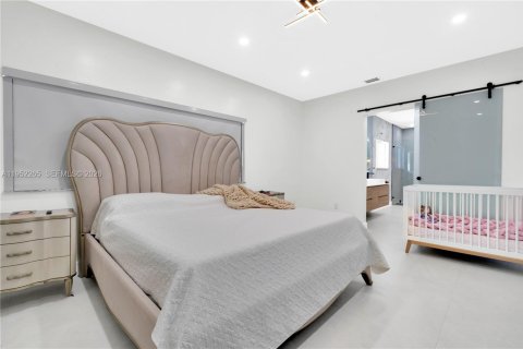 Casa en alquiler en Miami, Florida, 5 dormitorios, 293.48 m2 № 2007821 - foto 21