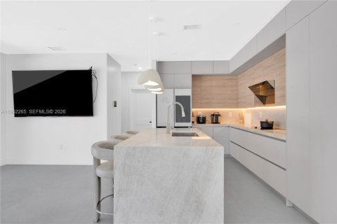 Casa en alquiler en Miami, Florida, 5 dormitorios, 293.48 m2 № 2007821 - foto 16