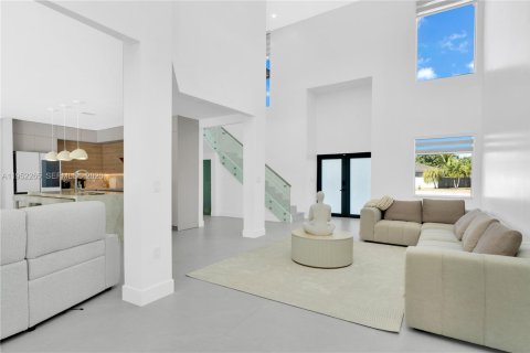 Casa en alquiler en Miami, Florida, 5 dormitorios, 293.48 m2 № 2007821 - foto 18