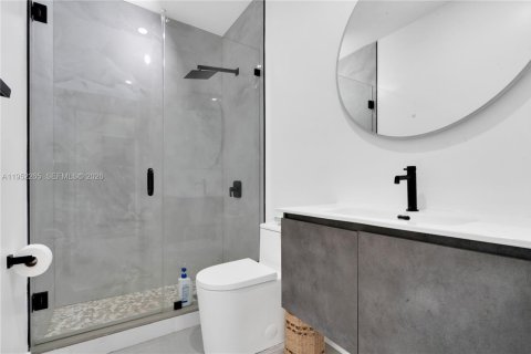 Casa en alquiler en Miami, Florida, 5 dormitorios, 293.48 m2 № 2007821 - foto 8