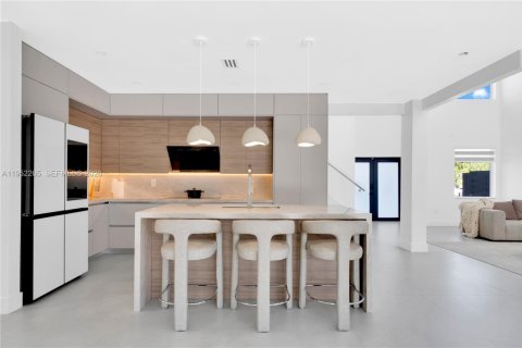 Casa en alquiler en Miami, Florida, 5 dormitorios, 293.48 m2 № 2007821 - foto 10