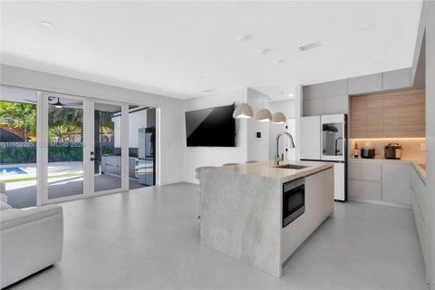 Casa en alquiler en Miami, Florida, 5 dormitorios, 293.48 m2 № 2007821 - foto 14