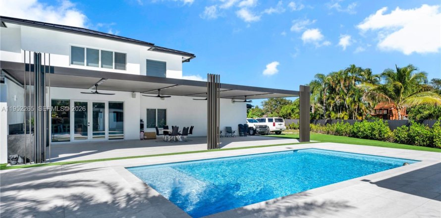 Casa en Miami, Florida 5 dormitorios, 293.48 m2 № 2007821