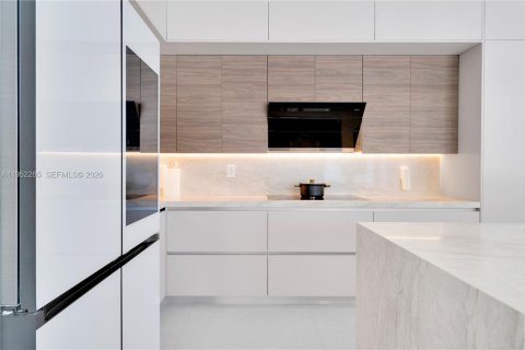 Casa en alquiler en Miami, Florida, 5 dormitorios, 293.48 m2 № 2007821 - foto 12