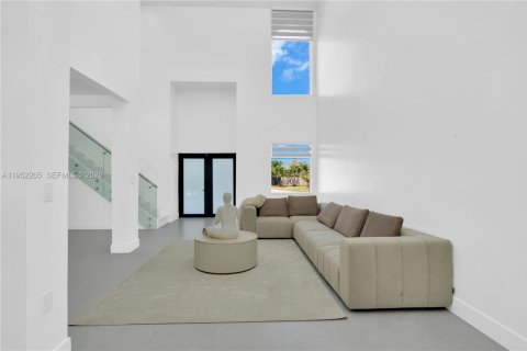 Casa en alquiler en Miami, Florida, 5 dormitorios, 293.48 m2 № 2007821 - foto 19