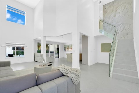 Casa en alquiler en Miami, Florida, 5 dormitorios, 293.48 m2 № 2007821 - foto 20