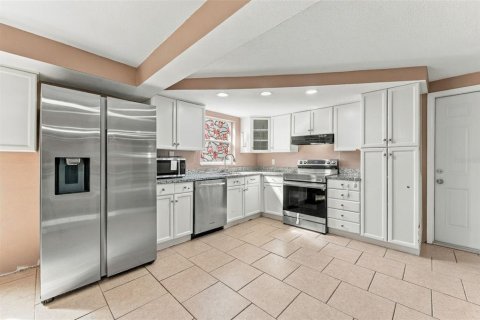 Villa ou maison à vendre à Holiday, Floride: 3 chambres, 147.25 m2 № 2433263 - photo 16