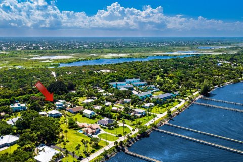 House in Jensen Beach, Florida 4 bedrooms, 261.52 sq.m. № 2244239 - photo 5