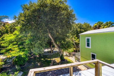 House in Jensen Beach, Florida 4 bedrooms, 261.52 sq.m. № 2244239 - photo 25