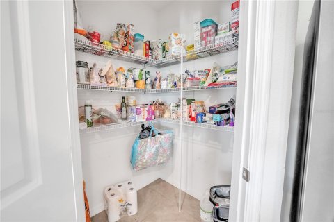 House in Wesley Chapel, Florida 5 bedrooms, 242.01 sq.m. № 1887121 - photo 19