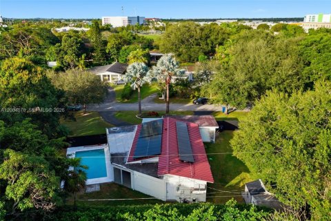 House in Pinecrest, Florida 3 bedrooms, 172.43 sq.m. № 2260257 - photo 23