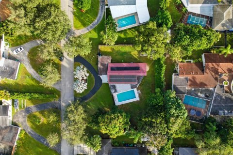 House in Pinecrest, Florida 3 bedrooms, 172.43 sq.m. № 2260257 - photo 24
