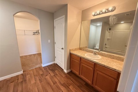 House in Ruskin, Florida 3 bedrooms, 130.99 sq.m. № 2424369 - photo 8