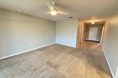House in Ruskin, Florida 3 bedrooms, 130.99 sq.m. № 2424369 - photo 2